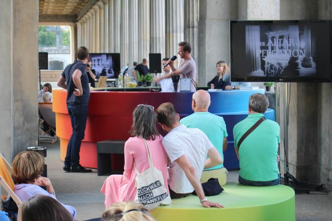 "Kolonnaden Bar" 2017 Wolfgang Flad, art in building, bar, furniture, Staatliche Museen zu Berlin